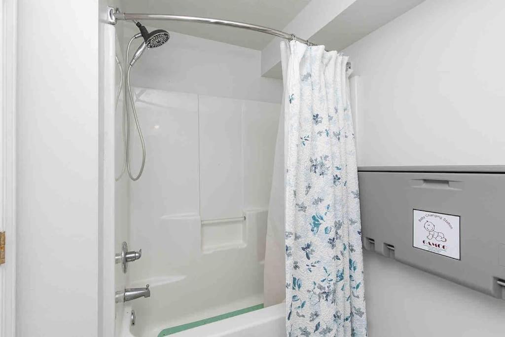 Family Friendly Home Close To Airport And Downtown Де-Мойн Экстерьер фото